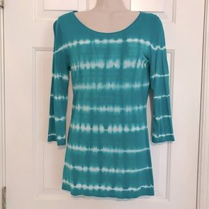 Turquoise and white tie dye sequined 3/4 sleeve tee